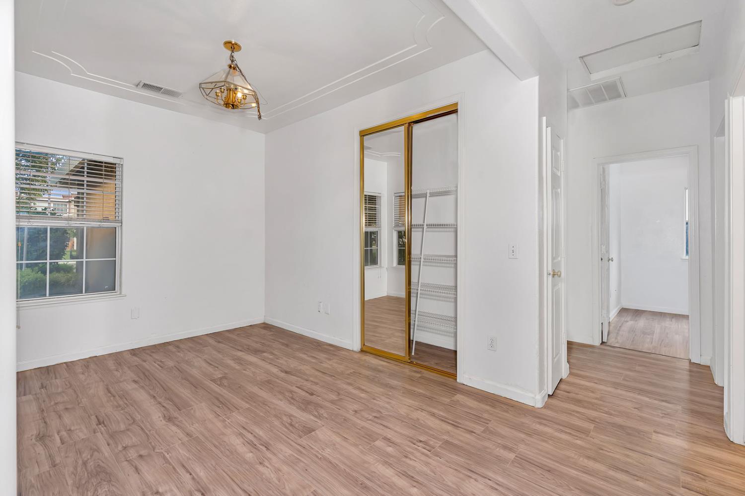 Los Banos, California 93635, United States, 3 Bedrooms Bedrooms, ,2 BathroomsBathrooms,Residential,Pending,246597