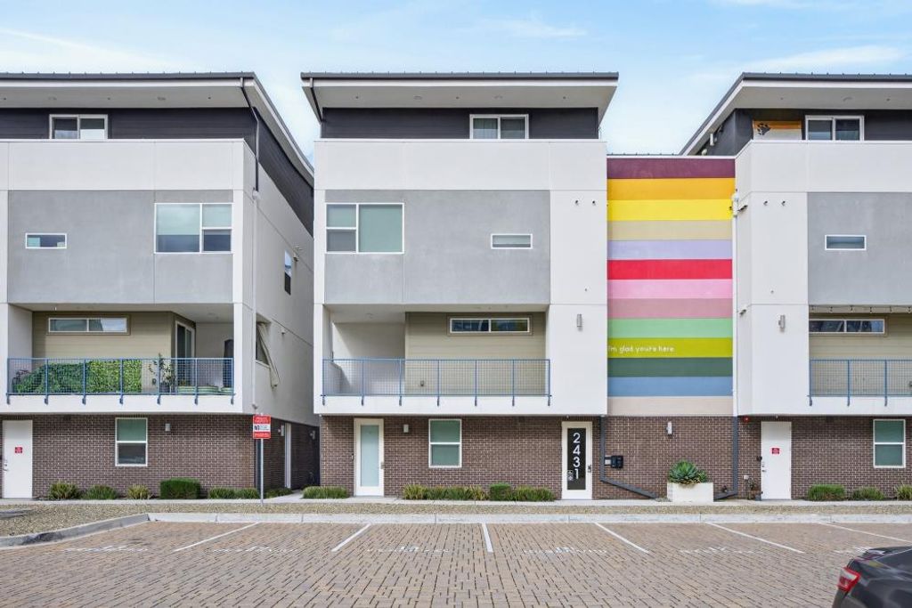 Photo of 2431 Cleat Lane #101, Sacramento, CA 95818 (MLS # 226019595)