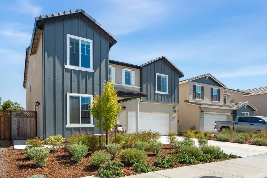 Photo of 678 Diamond Valley Road, West Sacramento, CA 95605 (MLS # 225122903)