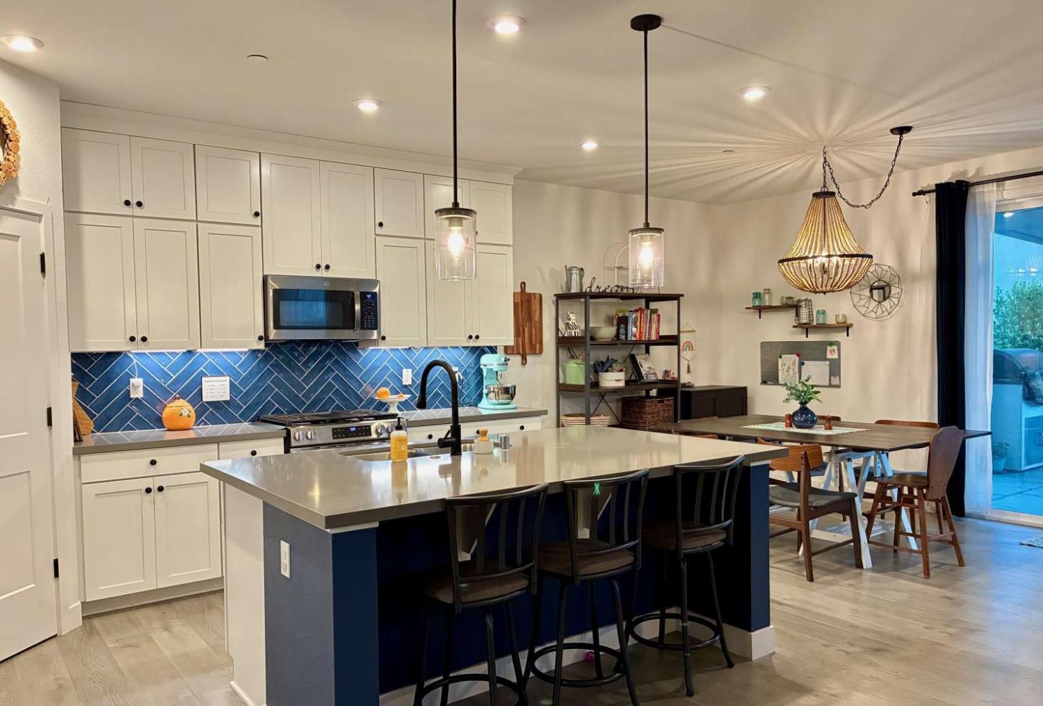 2221 Scott Court