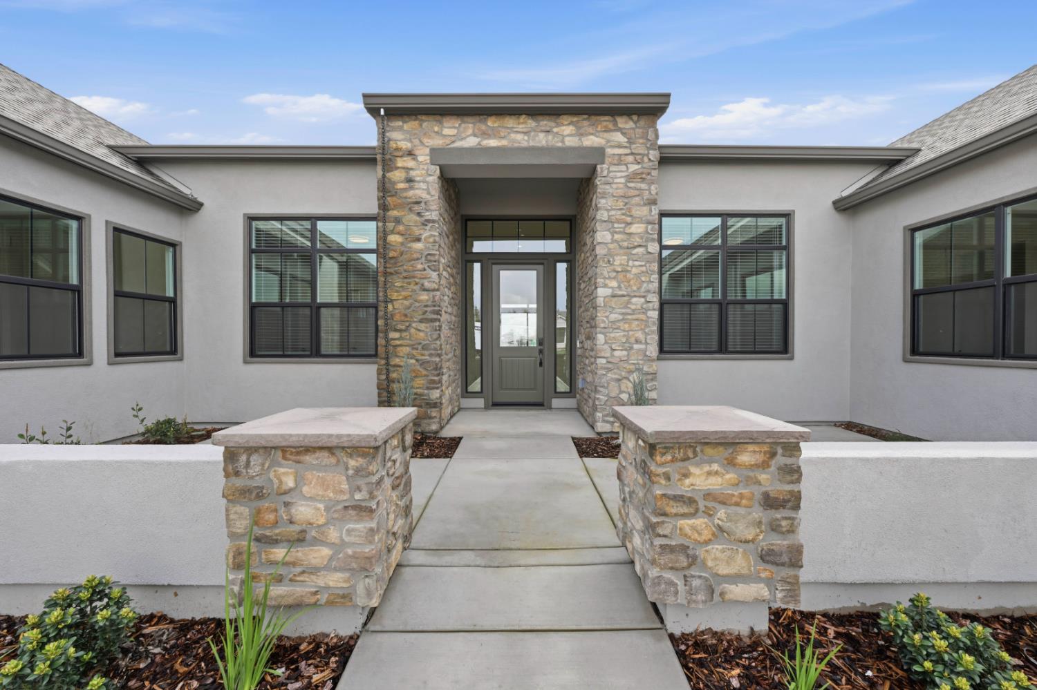2815 Merryhue Place