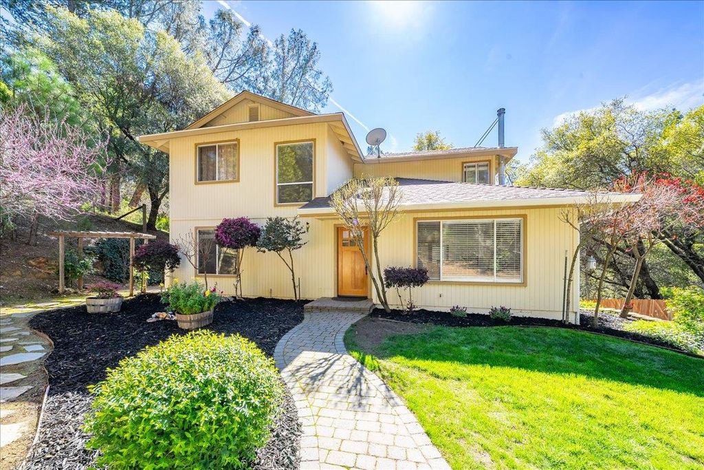 Photo of 918 Woodpecker Court, Placerville, CA 95667 (MLS # 226033469)