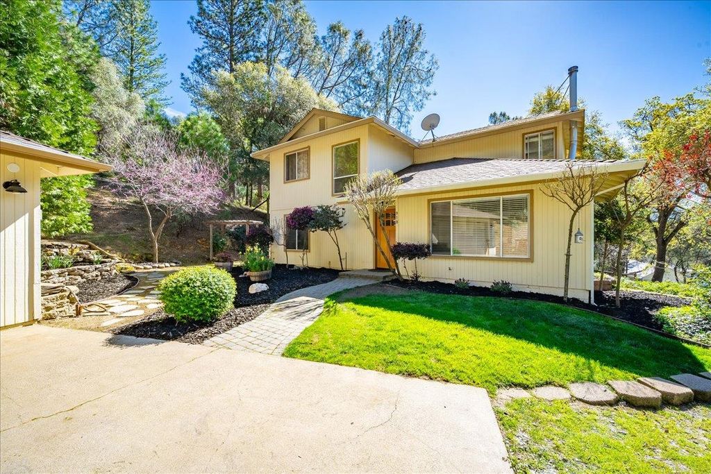 Photo of 918 Woodpecker Court, Placerville, CA 95667 (MLS # 226033469)