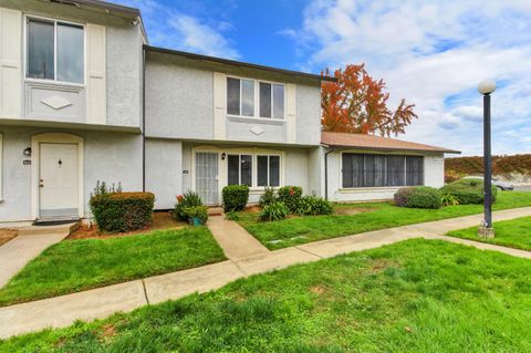 7646 La Mancha Way Sacramento CA 95823
