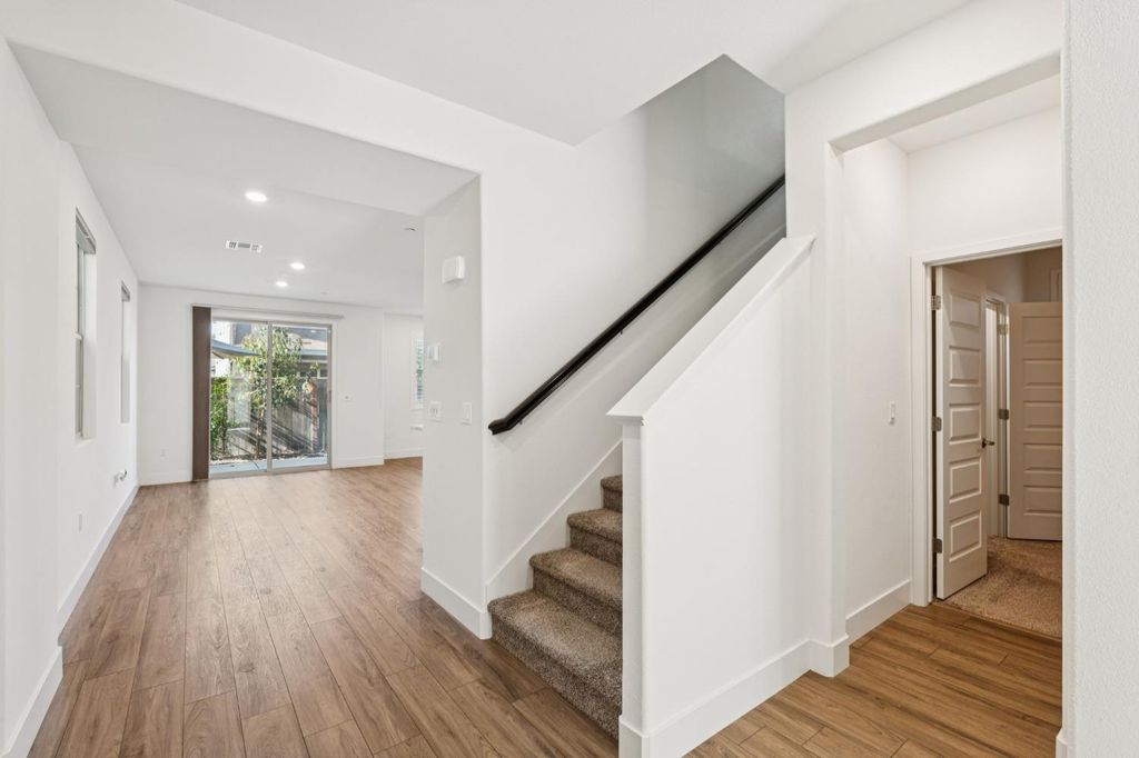 Photo of 10458 Oboe Way, Elk Grove, CA 95757 (MLS # 226009038)