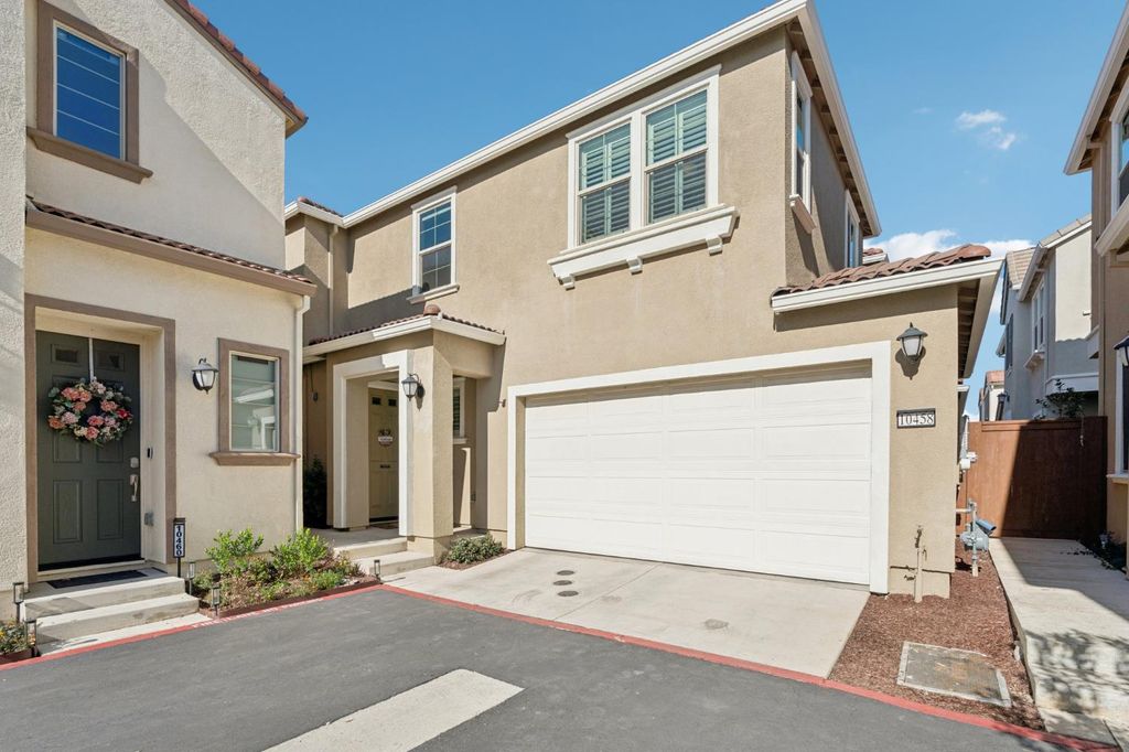 Photo of 10458 Oboe Way, Elk Grove, CA 95757 (MLS # 226009038)