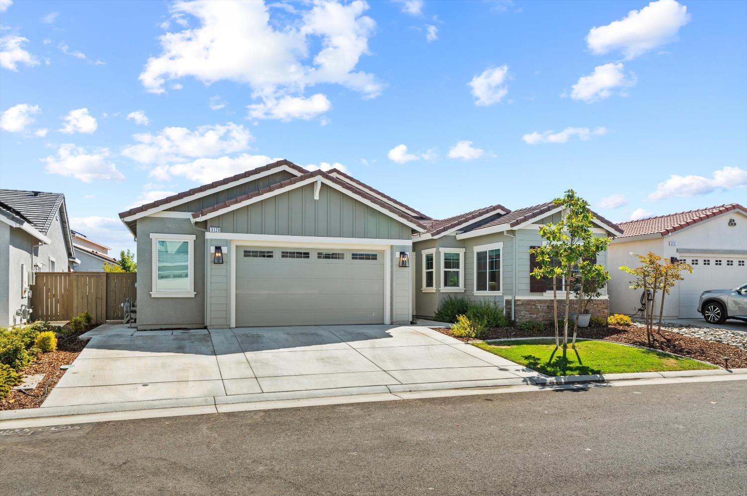 3120 Shasta Daisy Circle