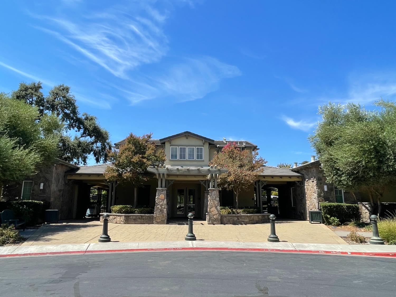 940 Rivercrest Drive