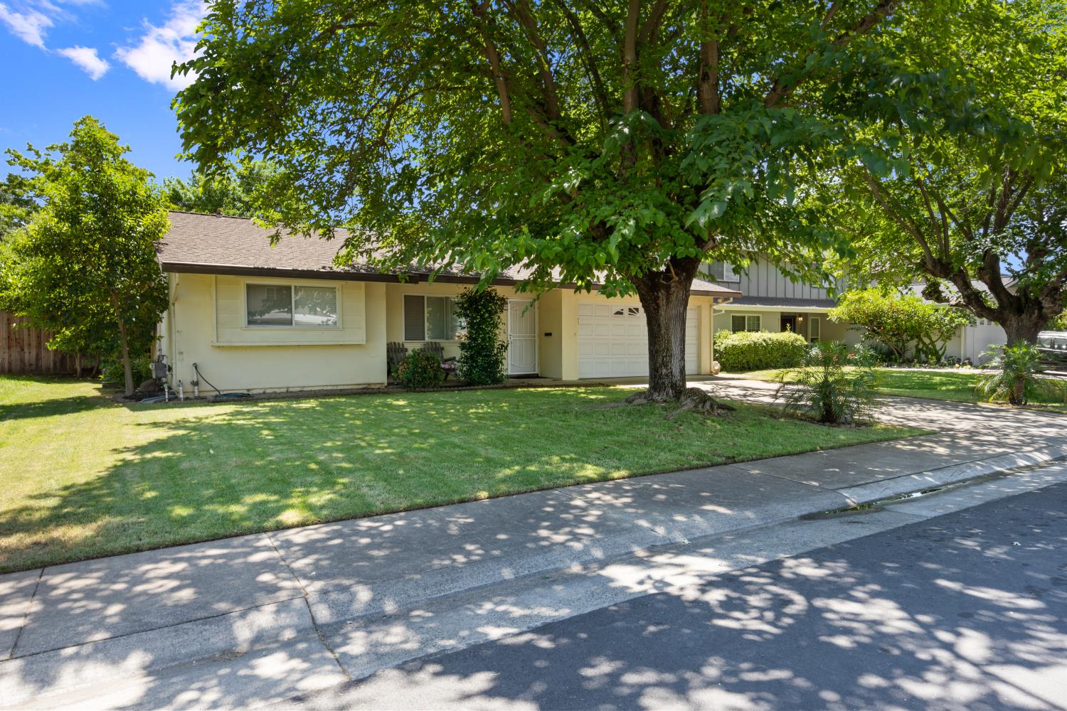9116 Feather River Way