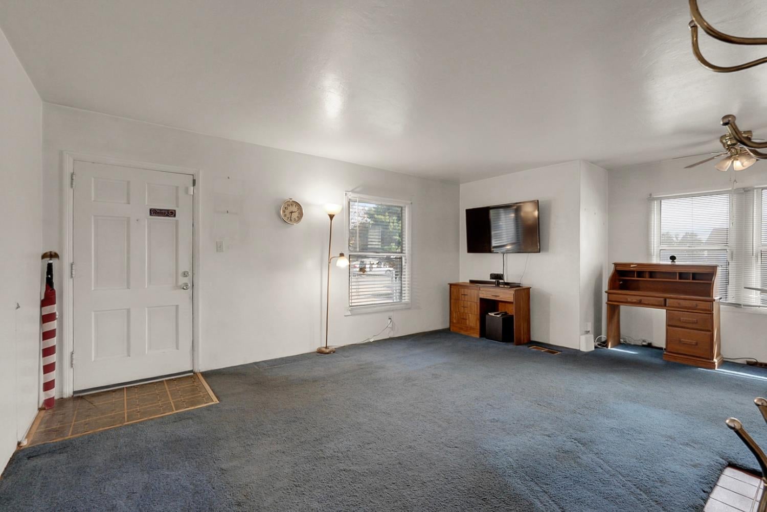 1645 Victoria Drive - Photo 4