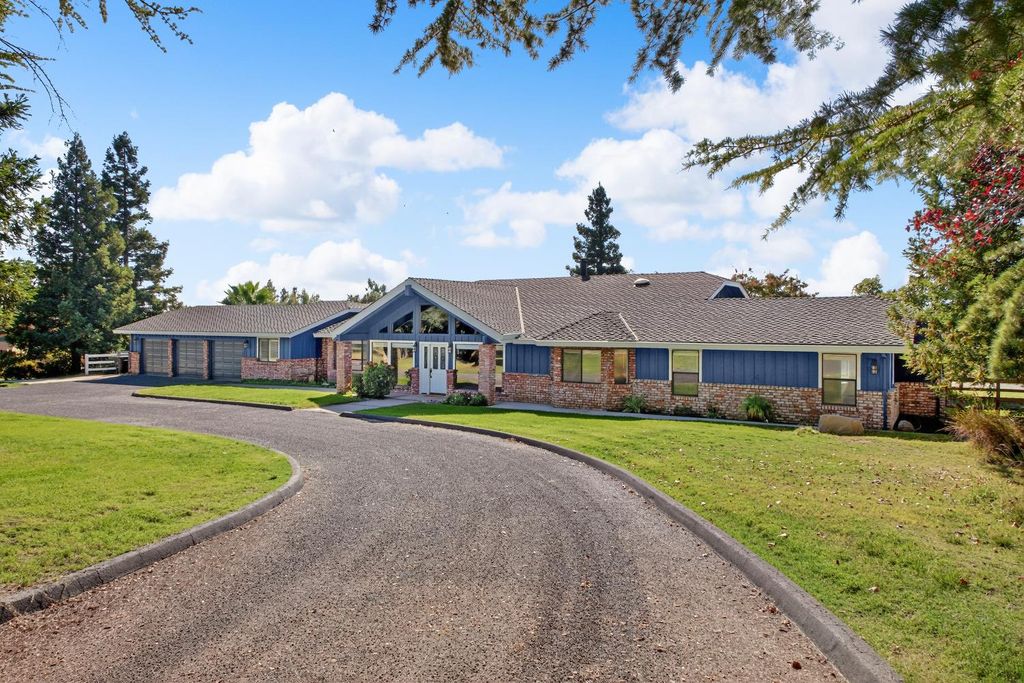 Photo of 12318 Rancheria Drive, Oakdale, CA 95361 (MLS # 225140166)