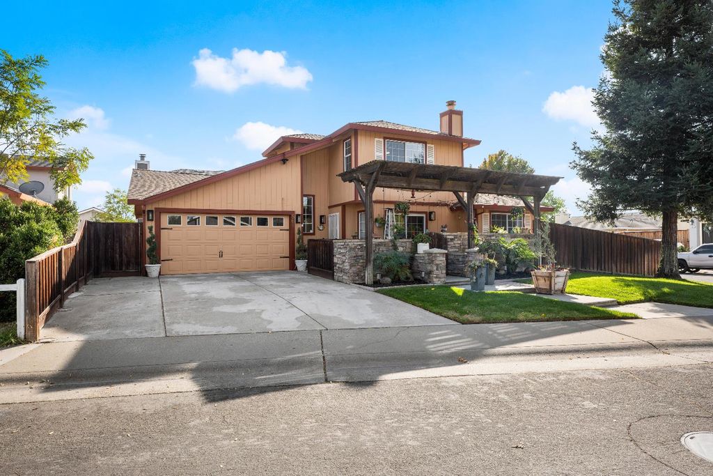 Photo of 568 Regis Drive, Sacramento, CA 95838 (MLS # 225136934)