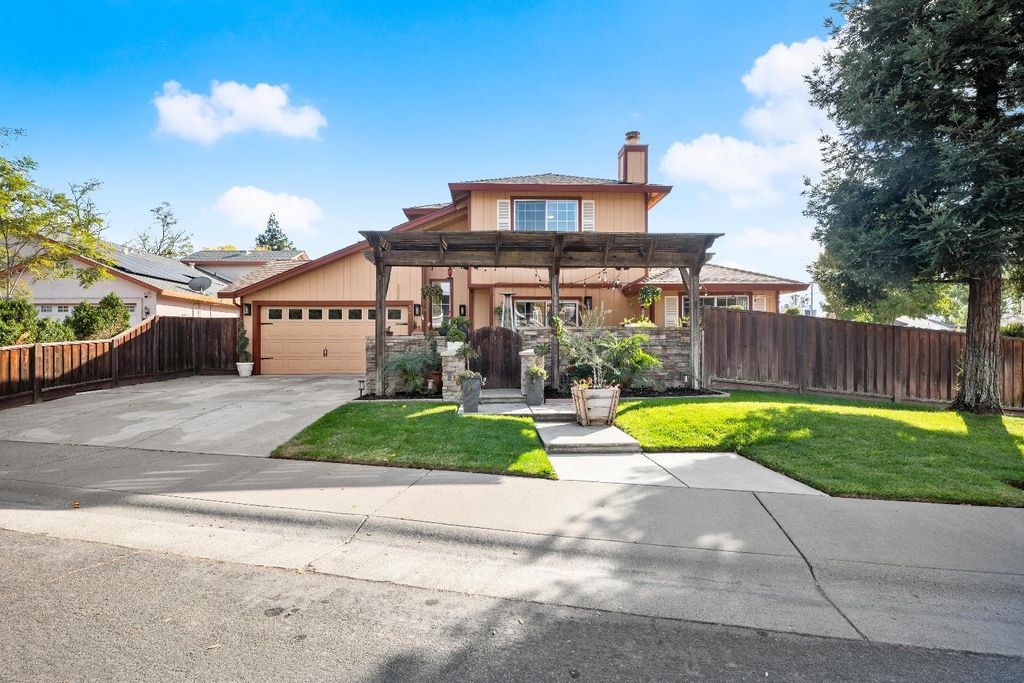 Photo of 568 Regis Drive, Sacramento, CA 95838 (MLS # 225136934)