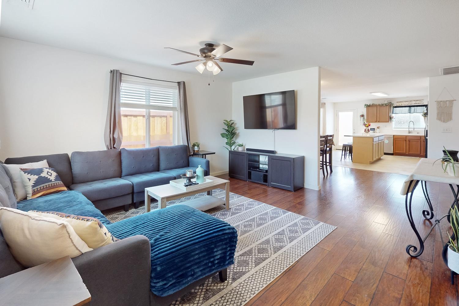 1529 Garnet Way