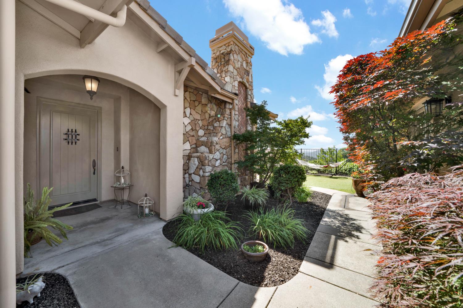 820 Dana Court