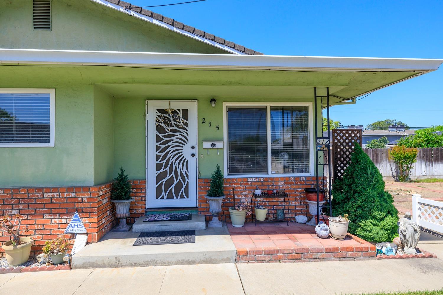 215 N Lincoln Avenue