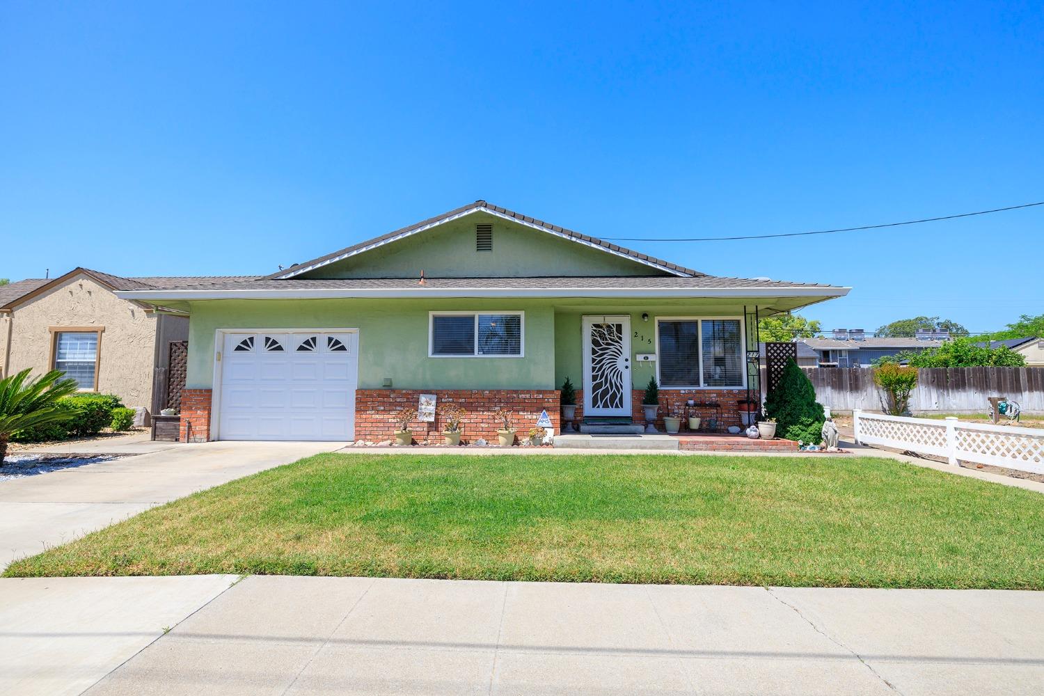 215 N Lincoln Avenue