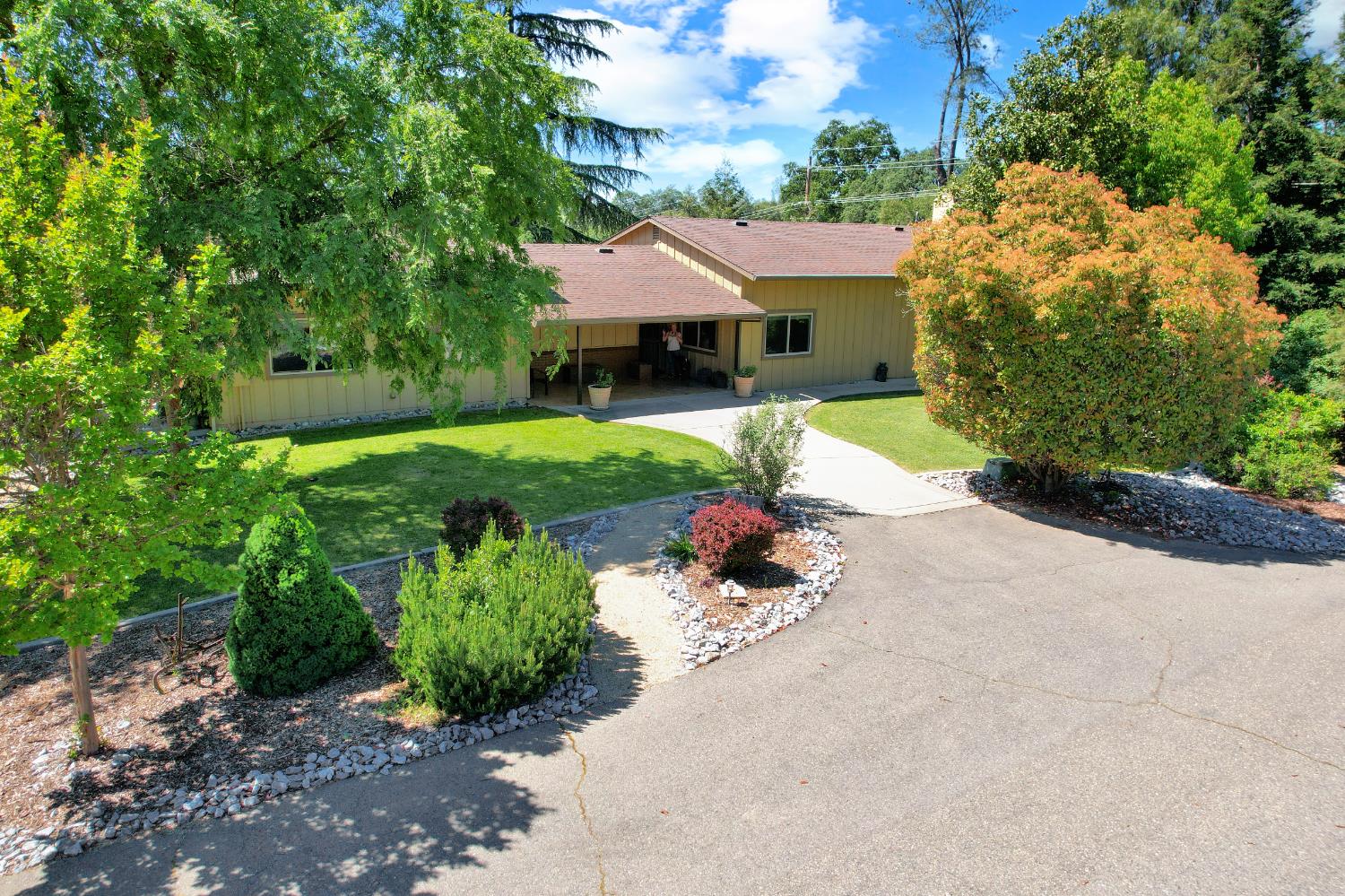 6490 Pleasant Valley Road