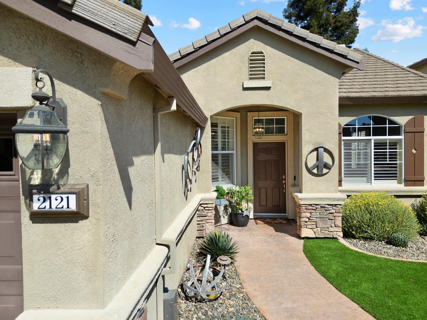 2121 Steinbeck Drive