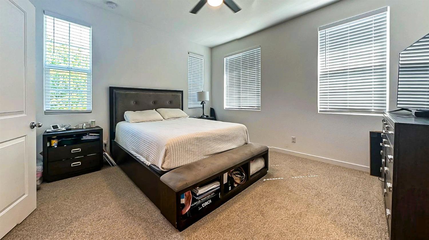 5301 E Commerce Way 44104