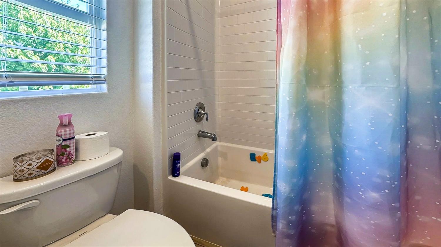 5301 E Commerce Way 44104