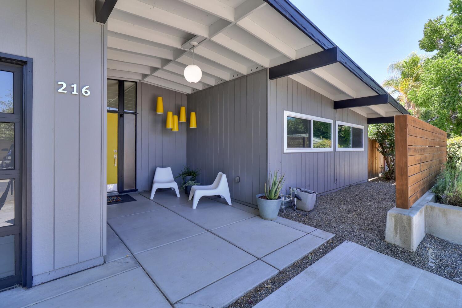 216 Luz Place