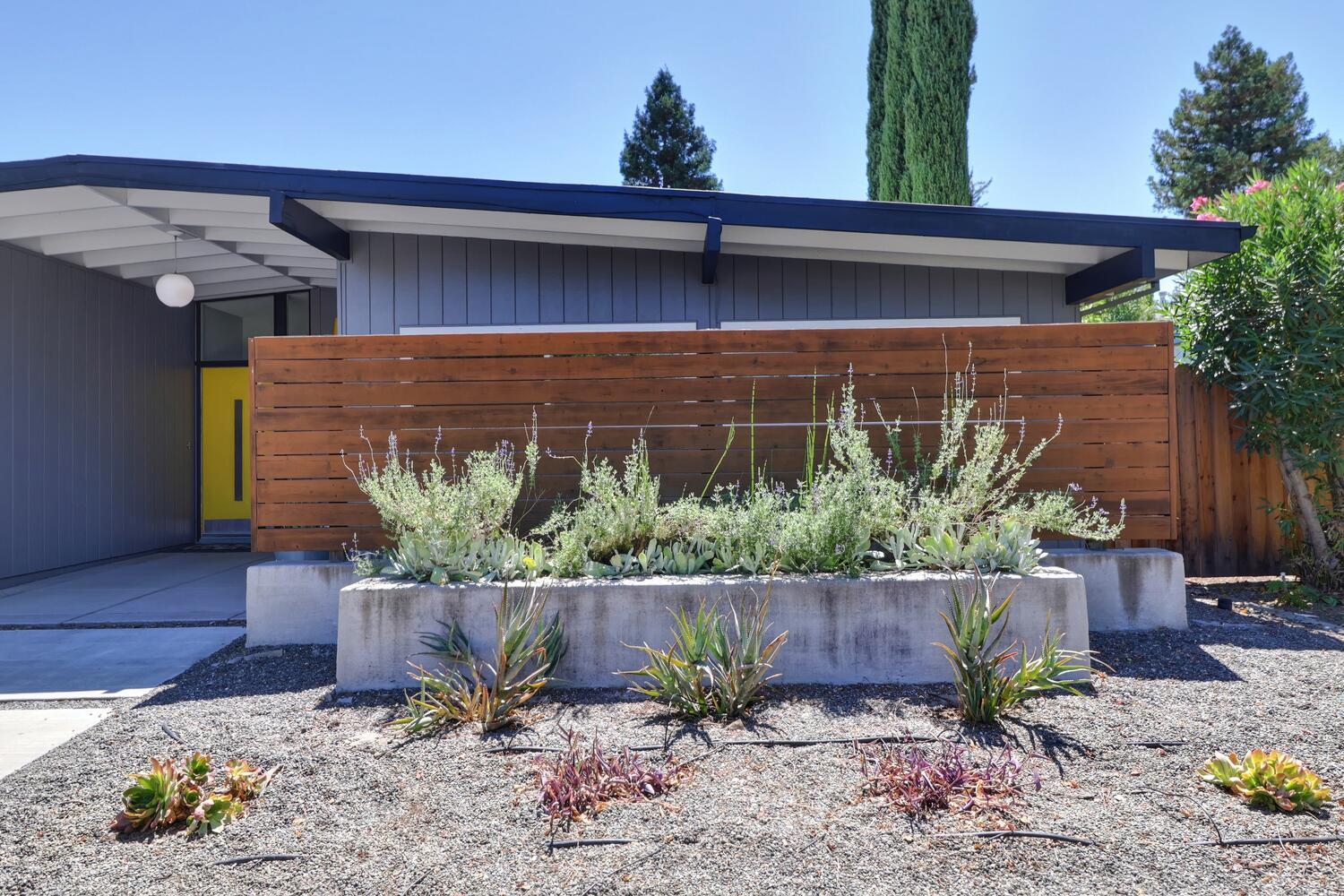 216 Luz Place