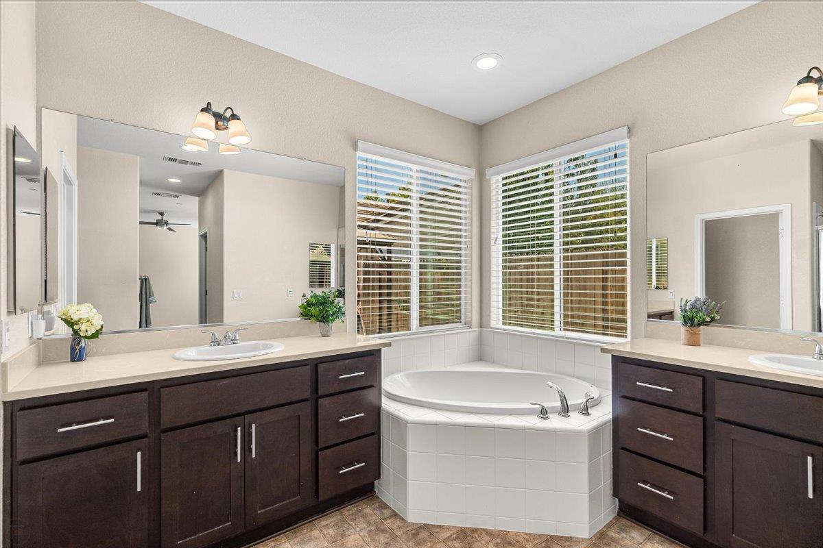 Atwater, California 95301, United States, 4 Bedrooms Bedrooms, ,4 BathroomsBathrooms,Residential,Active,190799