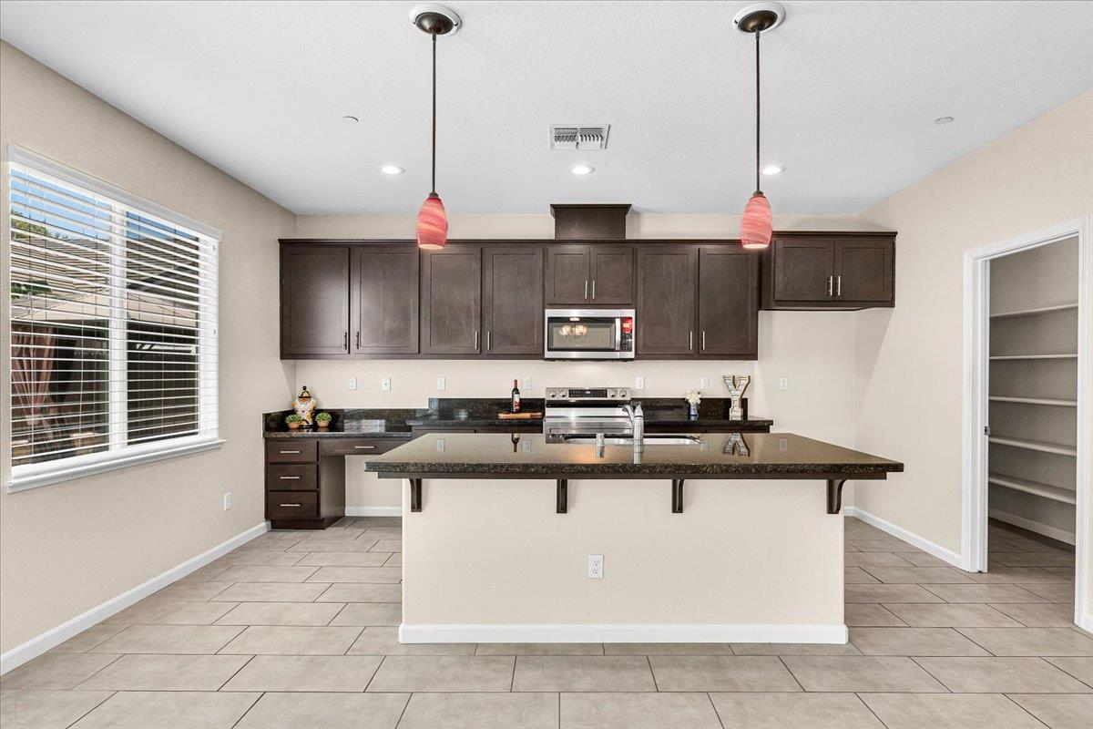 Atwater, California 95301, United States, 4 Bedrooms Bedrooms, ,4 BathroomsBathrooms,Residential,Active,190799