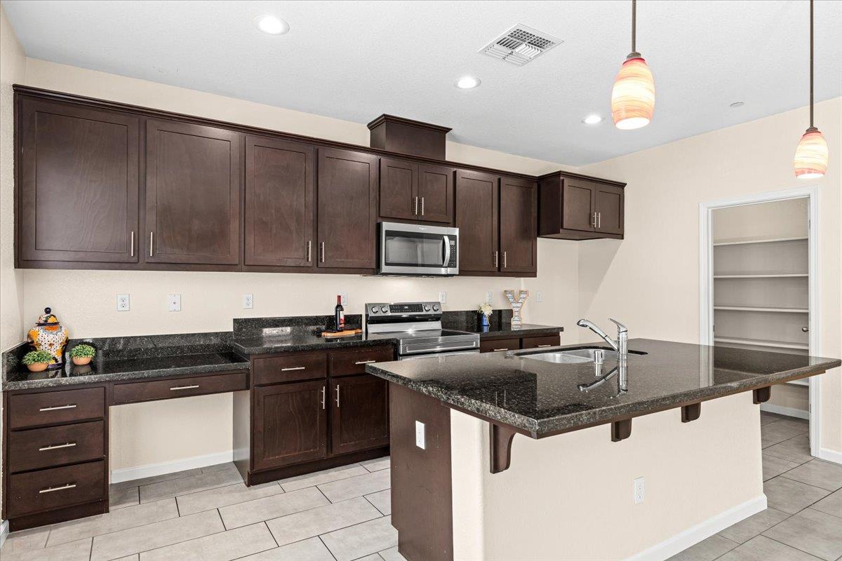 Atwater, California 95301, United States, 4 Bedrooms Bedrooms, ,4 BathroomsBathrooms,Residential,Active,190799