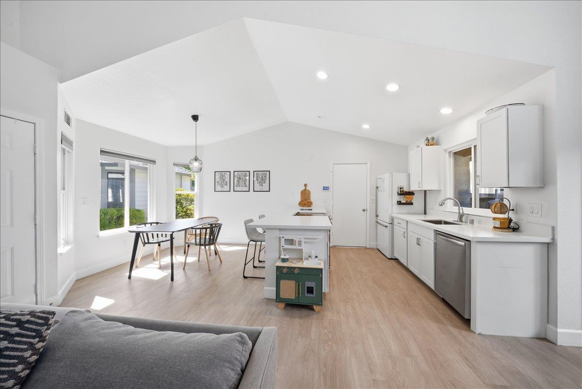 1328 Hidalgo Circle