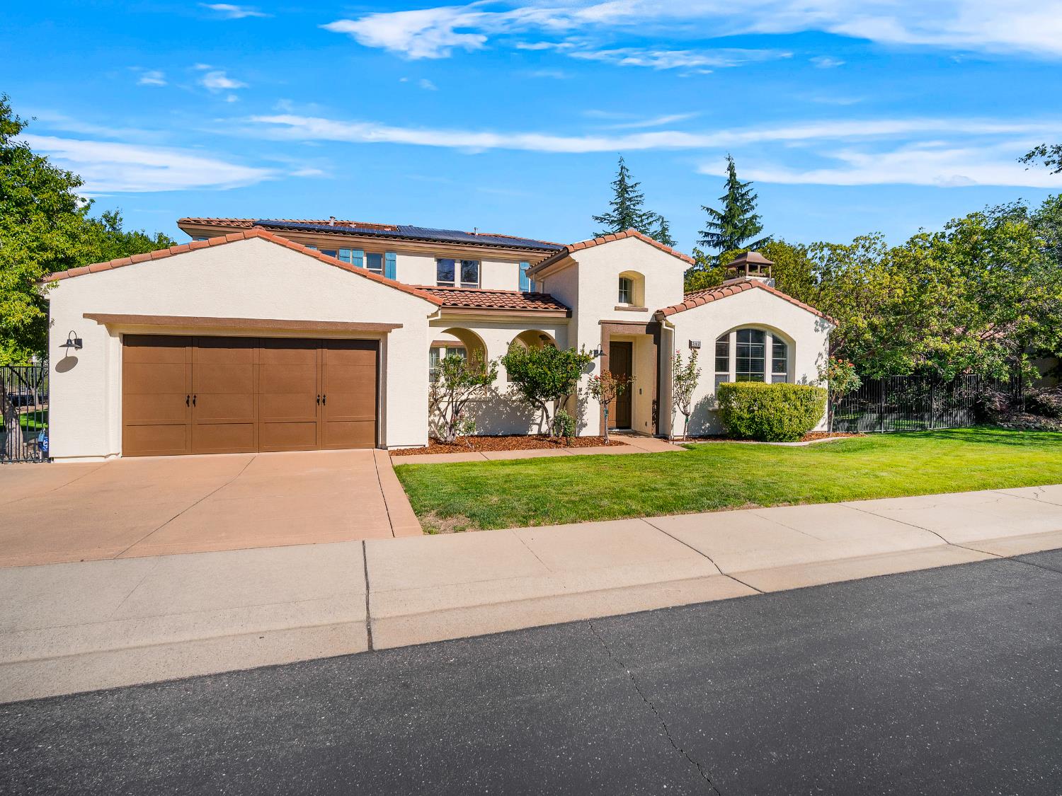 El Dorado Hills, California 95762, United States, 4 Bedrooms Bedrooms, ,5 BathroomsBathrooms,Residential,Active,226155