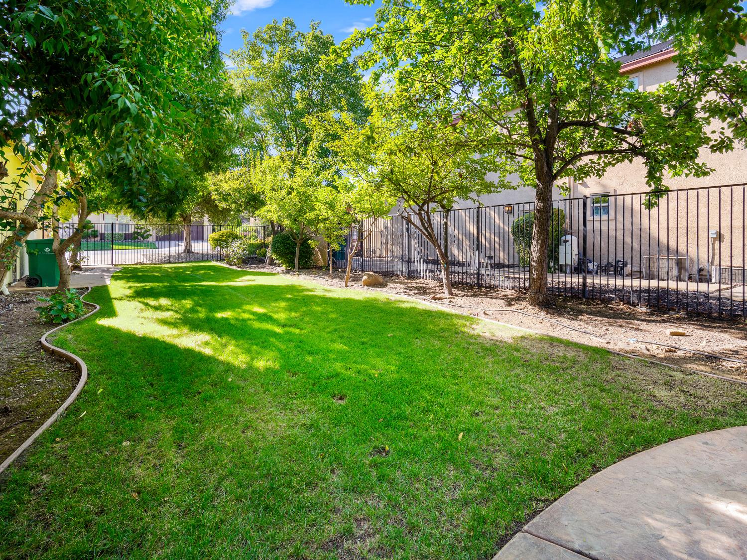 El Dorado Hills, California 95762, United States, 4 Bedrooms Bedrooms, ,5 BathroomsBathrooms,Residential,Active,226155