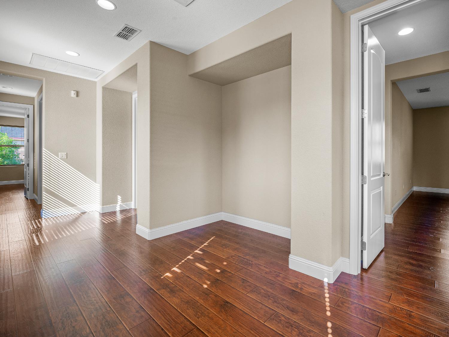 El Dorado Hills, California 95762, United States, 4 Bedrooms Bedrooms, ,5 BathroomsBathrooms,Residential,Active,226155