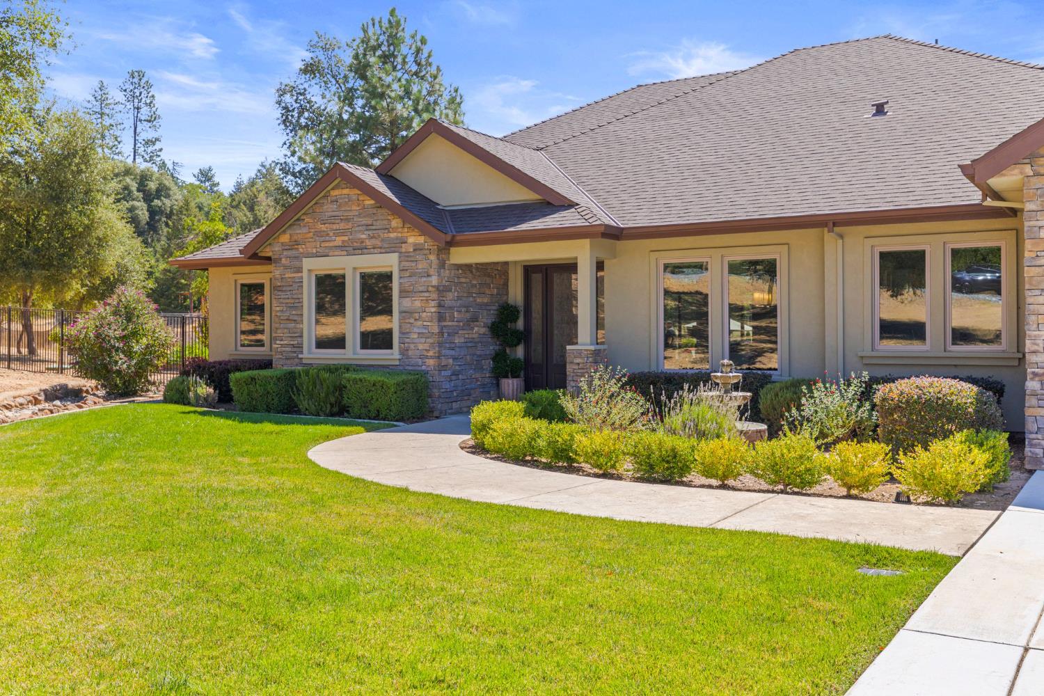 2589 Colin Road