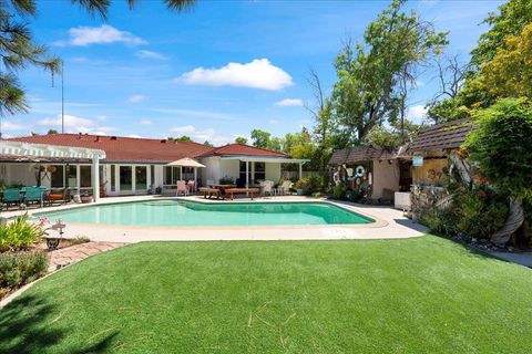 2001 Woodstock Way Sacramento CA 95825