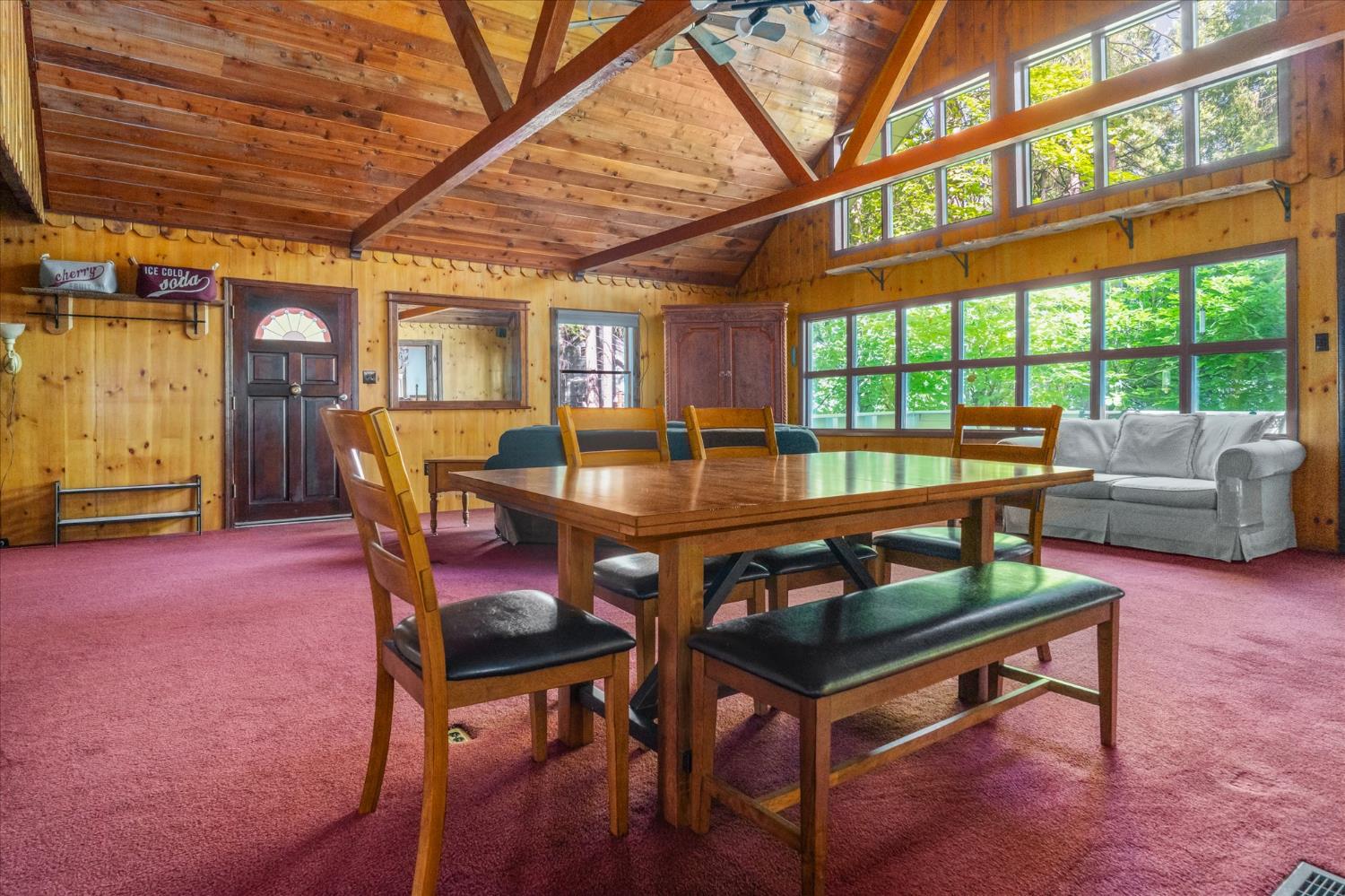 1215 Laurel Circle