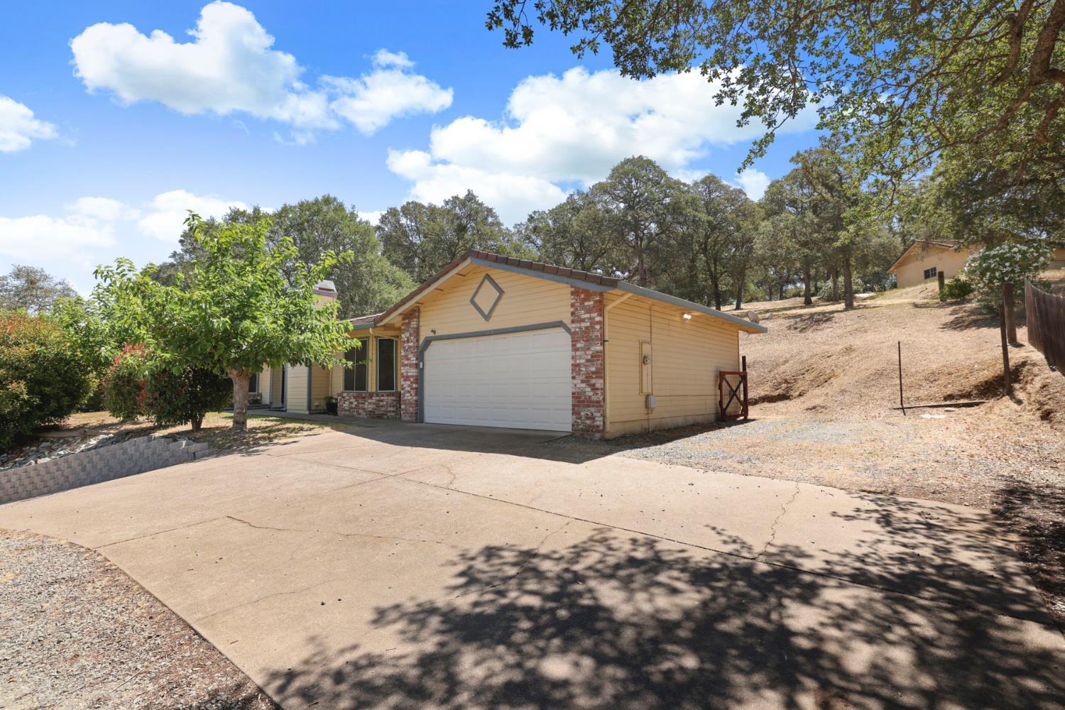 2133 S Highway 26