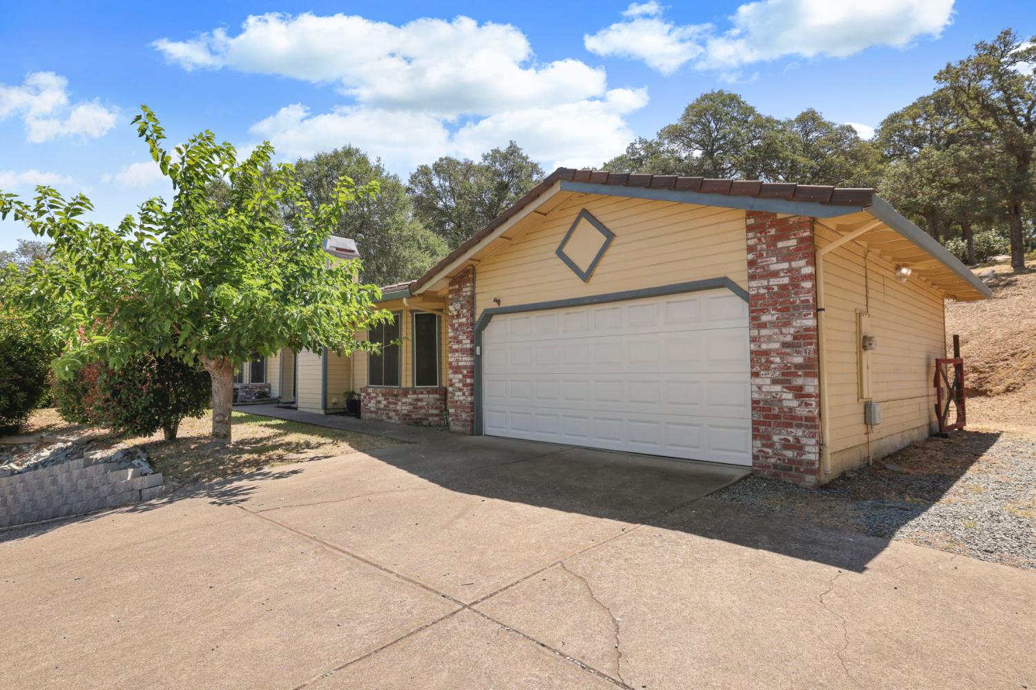 2133 S Highway 26