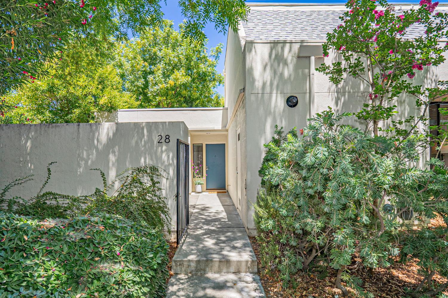 909 Alvarado Avenue 28