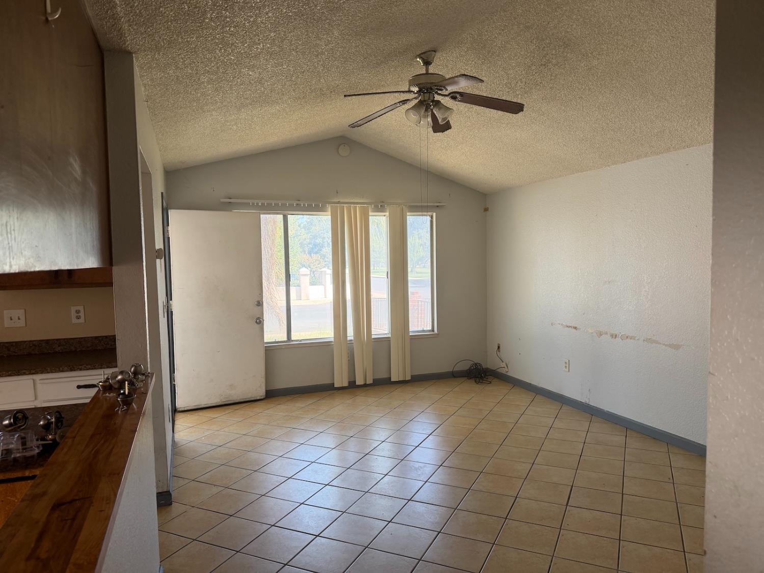 909 Crippen Avenue