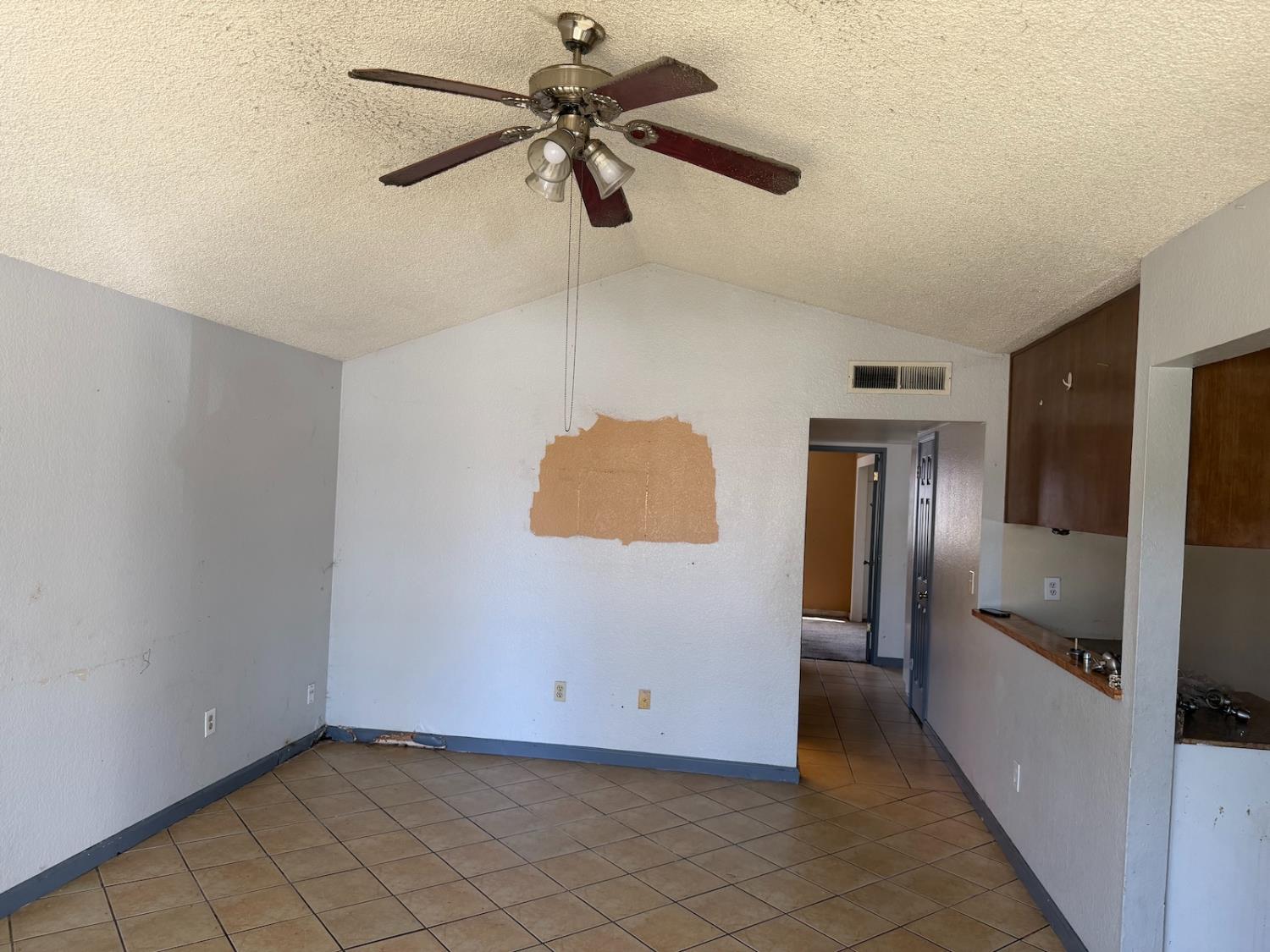 909 Crippen Avenue