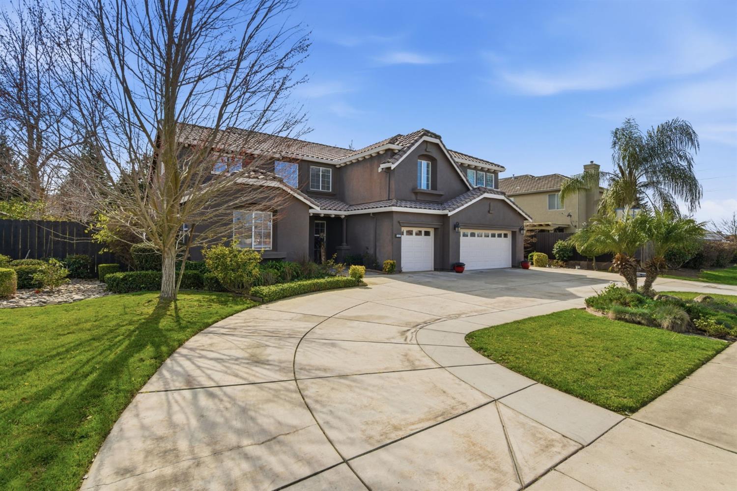 848 W Santos Avenue