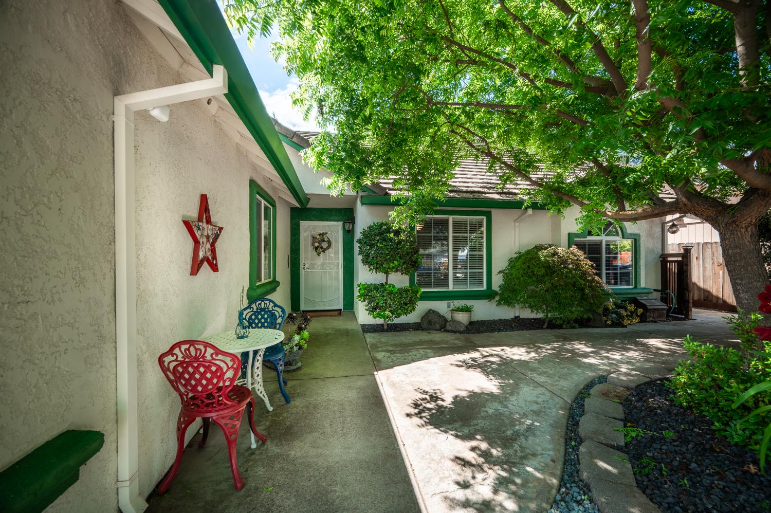 1253 River Bluff Drive