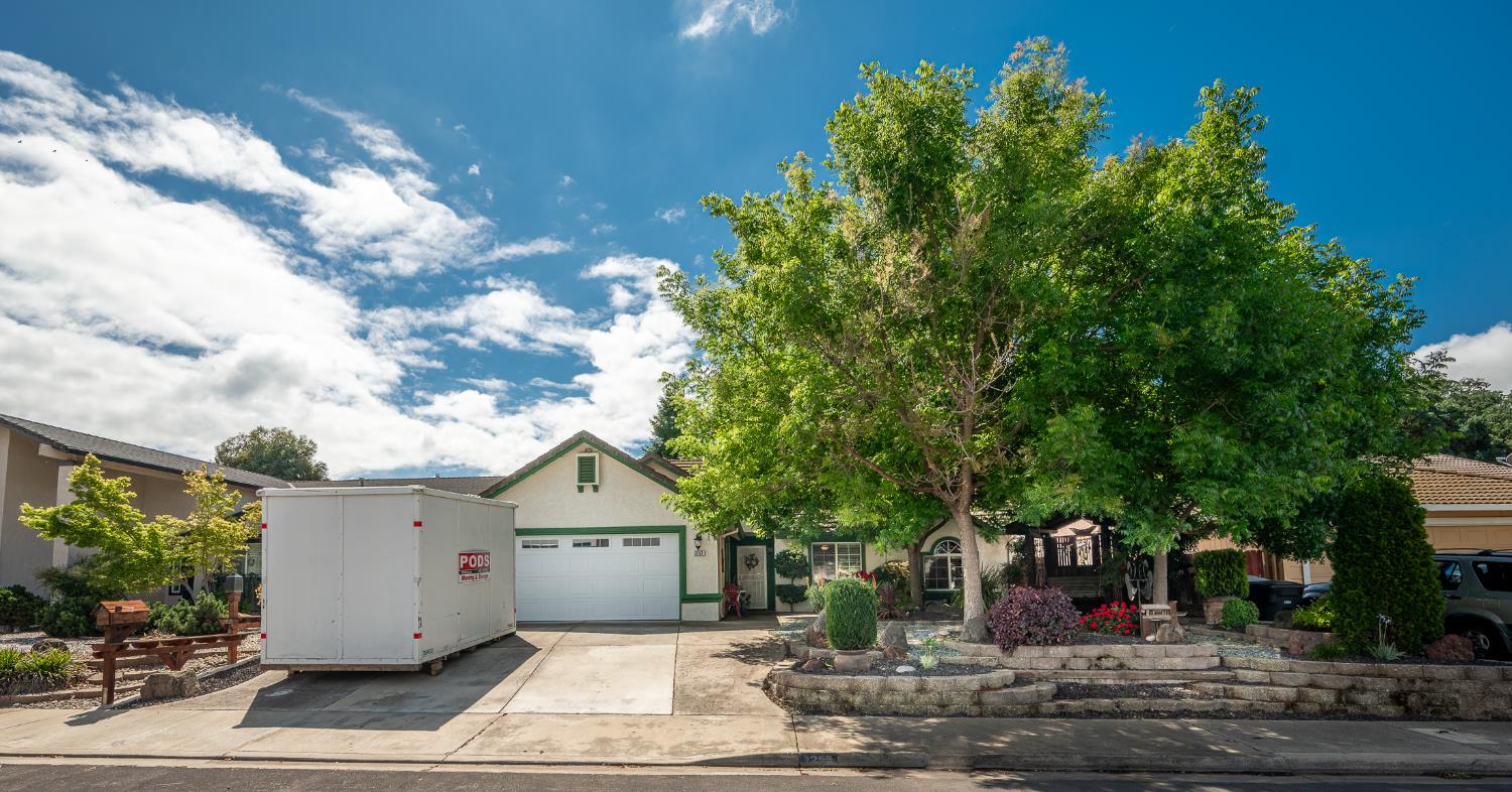 1253 River Bluff Drive