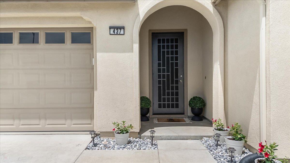 437 S Ventana Avenue