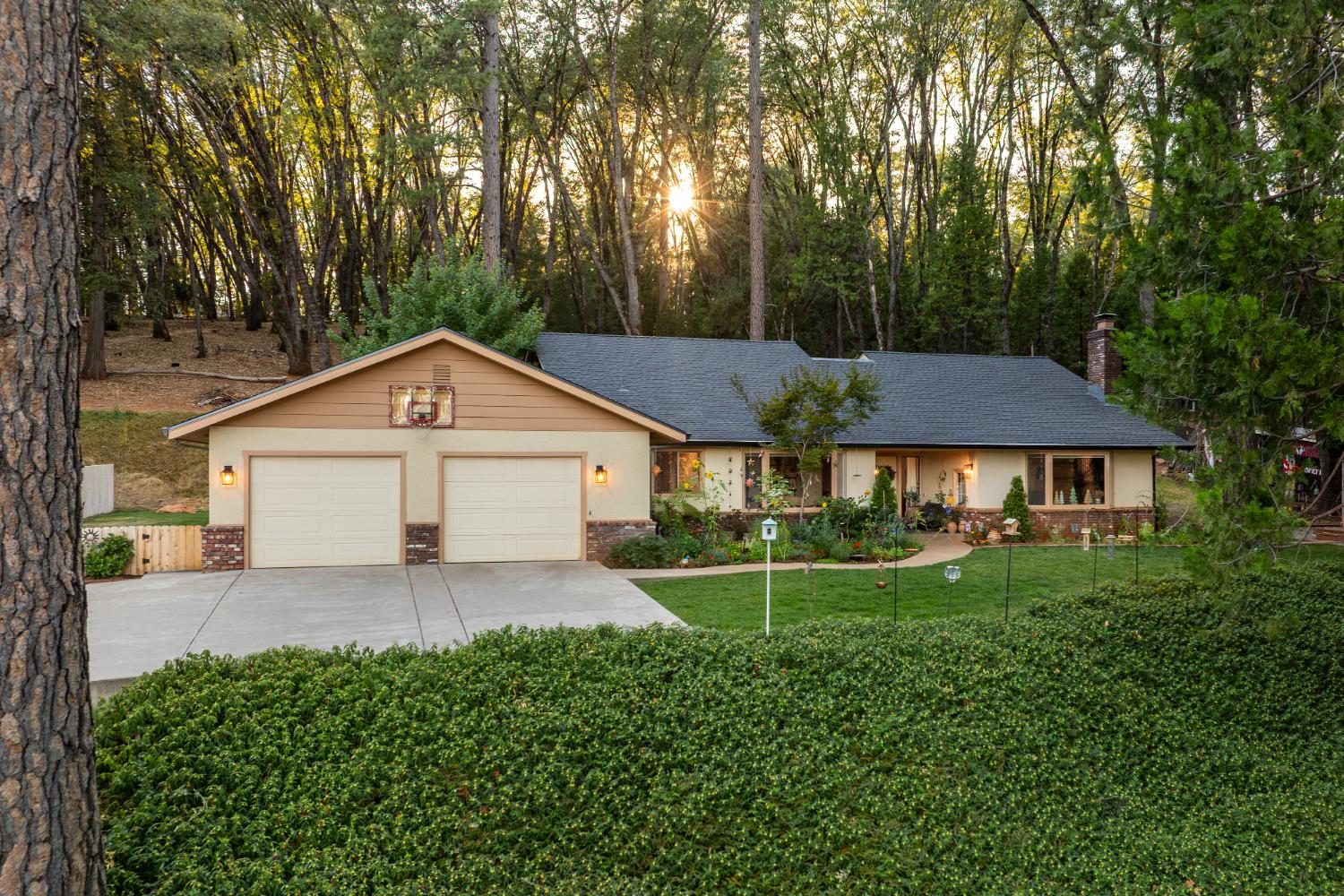 13692 Edgewood Drive