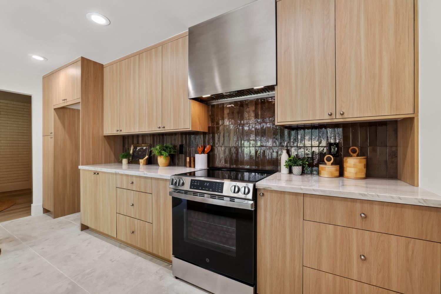 1235 Vanderbilt Way