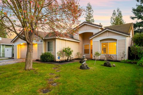 2526 River Cove Drive Riverbank CA 95367