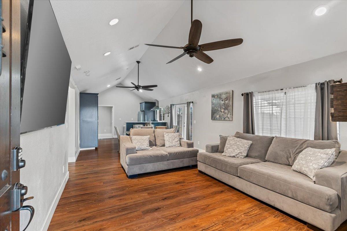 Oakdale, California 95361, United States, 3 Bedrooms Bedrooms, ,2 BathroomsBathrooms,Residential,Pending,84634